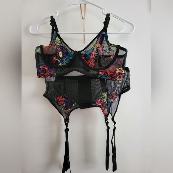 Premiere Black Embroidered Multicolor Floral Lingerie Set. Size S - Picture 4 of 7